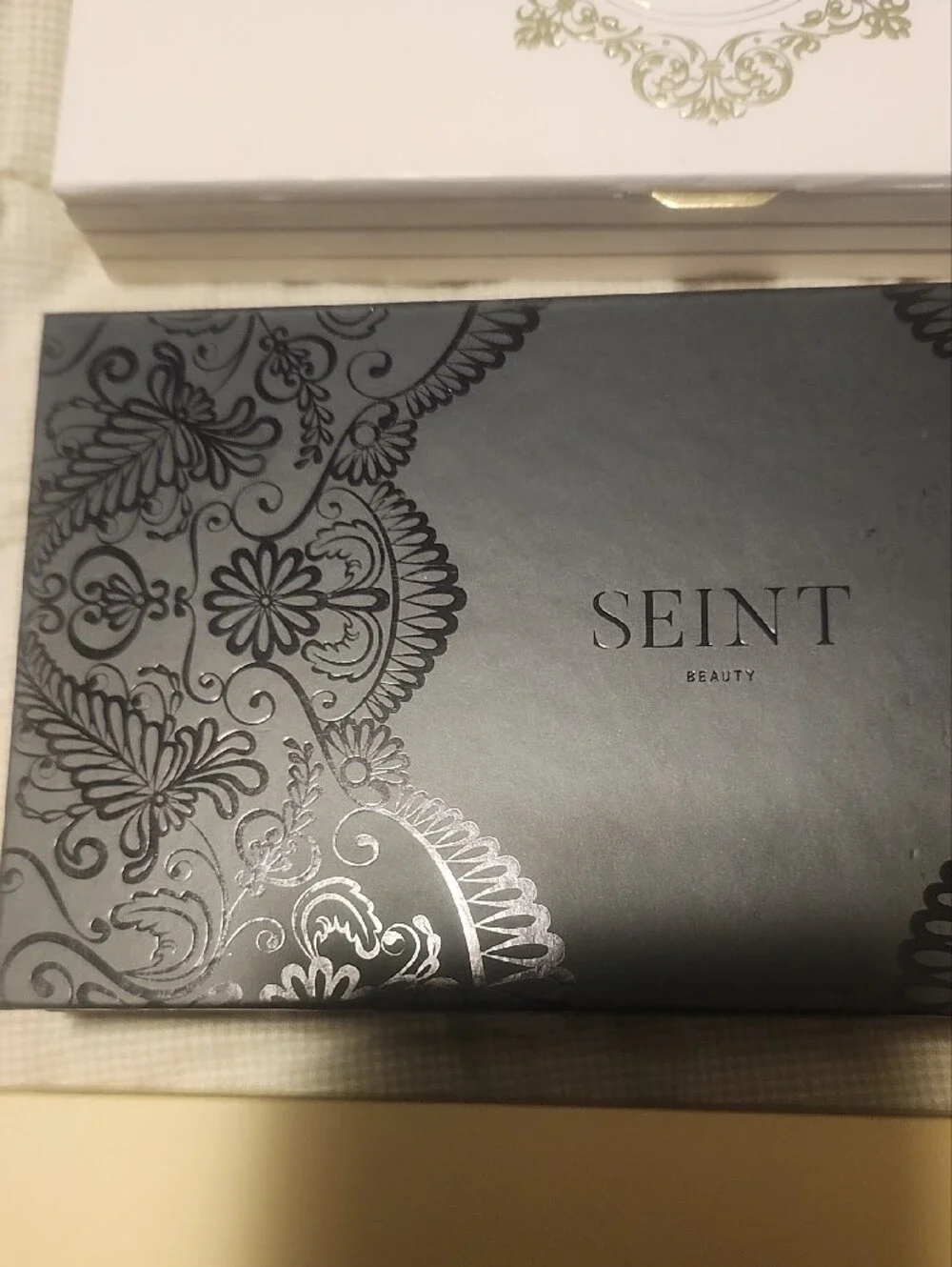 Seint Makeup Palette Trio - White, Black, Gold Cases - Picture 3 of 4